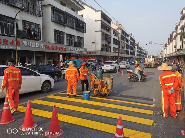 熱熔車(chē)位劃線施工時(shí)可根據(jù)以下施工方案